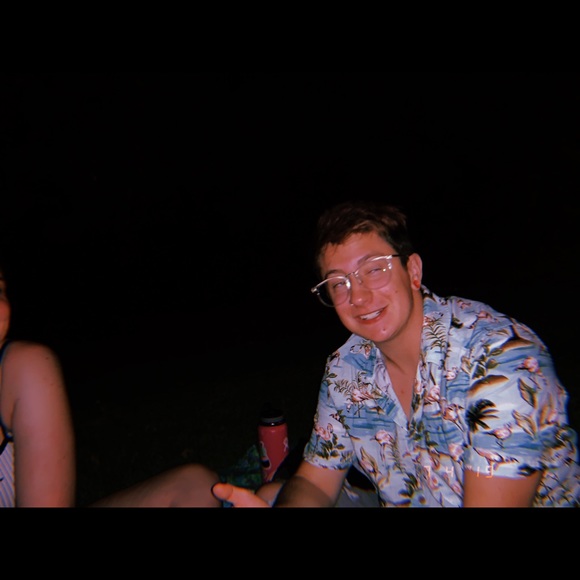 Meet your Posher, Cris - Picture 2 of 3